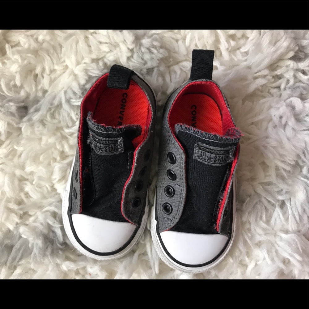Toddler boys converse